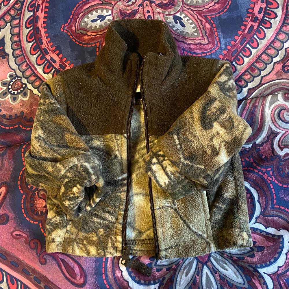 Size 0-3 month baby boy zip up jacket. No rips or tears. Zipper works.